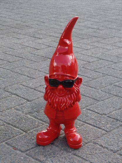 Tuinkabouter met zonnebril rood