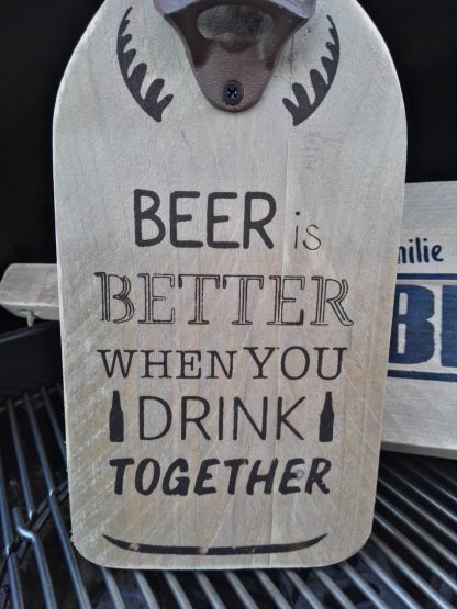 Bier tekst op steigerhout