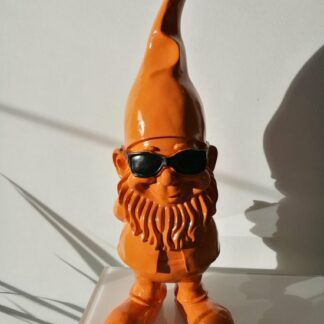 Tuinkabouter oranje met zonnebril