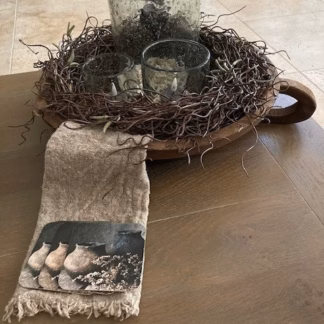 Houten schaal met decoratie