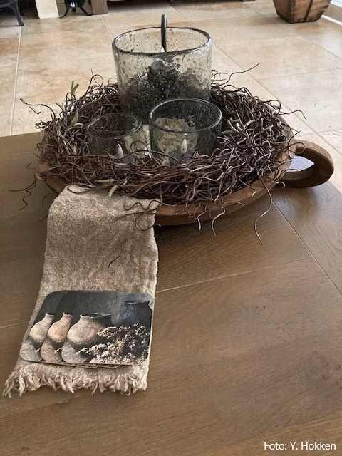 Houten schaal met decoratie