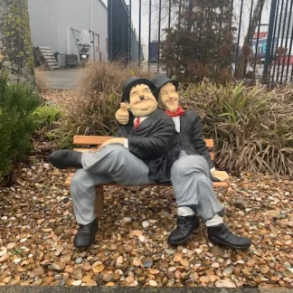 Laurel en Hardy op bankje