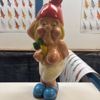 Kabouter Bobbi met blote borsten groot