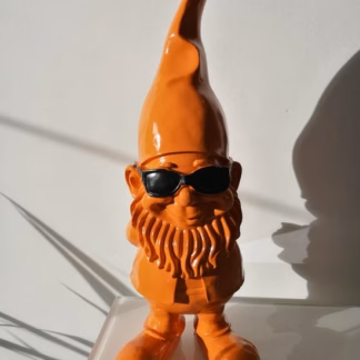 Tuinkabouter oranje met zonnebril